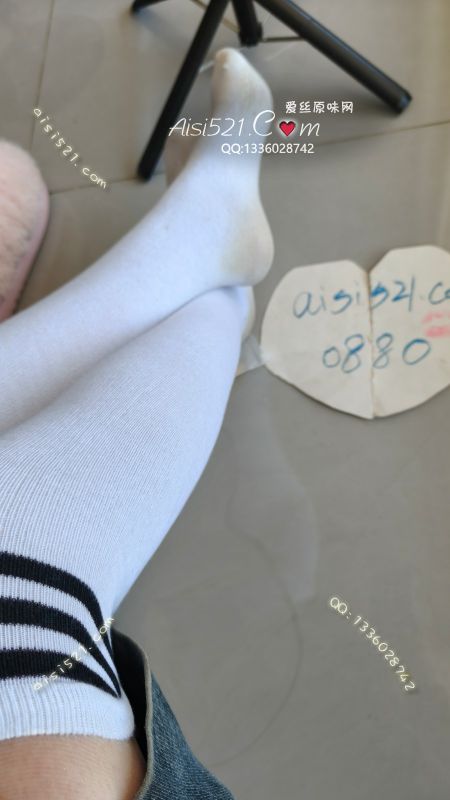 天热了，狗子们的幸福季来了！极品三道杠白棉袜，不脱鞋都能闻到味儿~原味丝袜|袜类臭棉袜