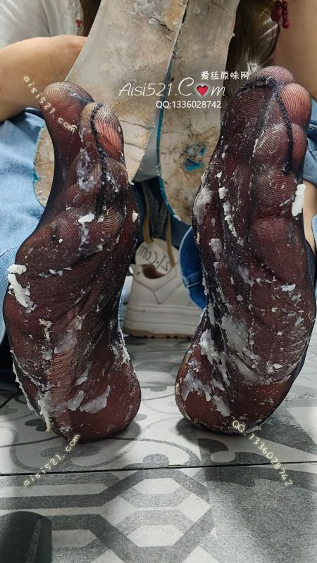 给狗子投喂最佳食物，大米饭在六年的小白鞋里和穿五天的丝袜脚上反复走路踩踏，这味道如同食物中的天花板。走在路上如同踩屎感，37度的温度包你的味蕾大开，拥有此物你的狗生都升华了。下单真空包装保持口感新鲜。,原味丝袜|袜类臭短丝袜