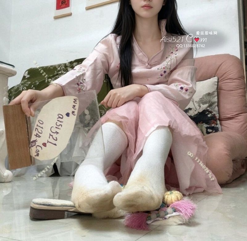 原味丝袜|袜类,臭棉袜,酸爽生化武器，S脚汗发酵，足渍腌入味，脚尖泛黄袜底潮气，闻着上头，马起软糯！