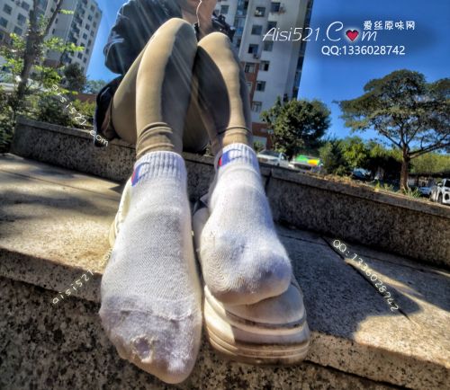 致命臭‘冠军白棉袜’狠明显的穿了很久的痕迹，太味了…自己都晕倒掉原味丝袜|袜类臭棉袜