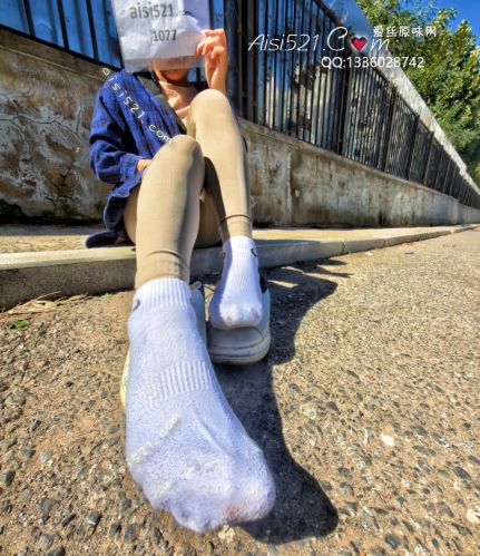 巨臭“耐克白棉袜”秋天了，天气变凉，袜子也越穿越入味了原味丝袜|袜类臭棉袜
