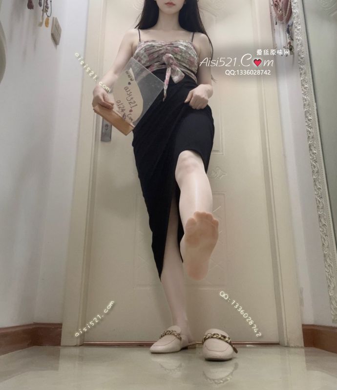 原味丝袜|袜类,臭连裤袜,袜子黄得发硬，脱下来能立住。 脚汗黏，足垢白，足泥黑，足渍黄。 趾缝里塞满白泥，脚后跟一层黑黄老渍。